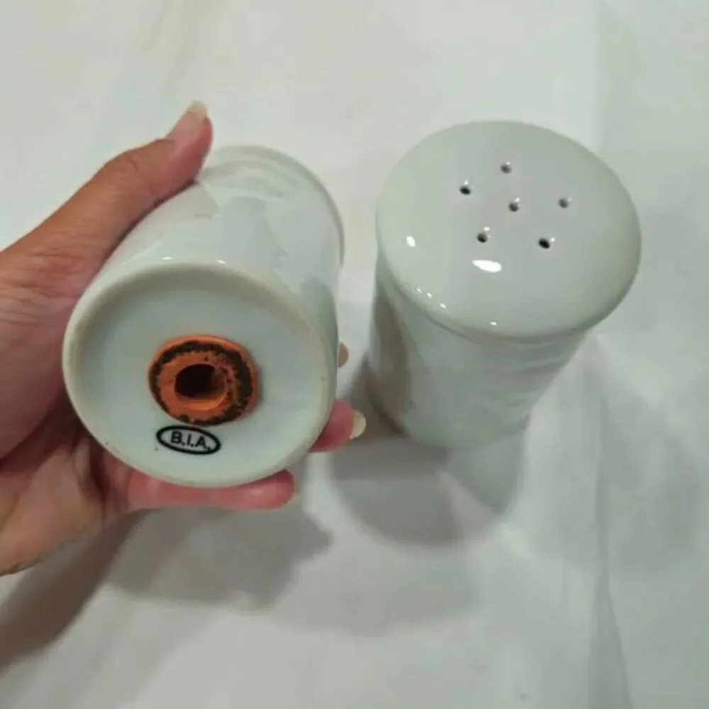 White ceramic salt pepper shakers